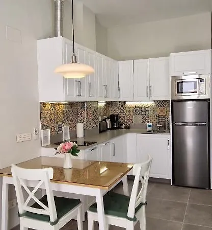 Malaga Lodge Apartments *